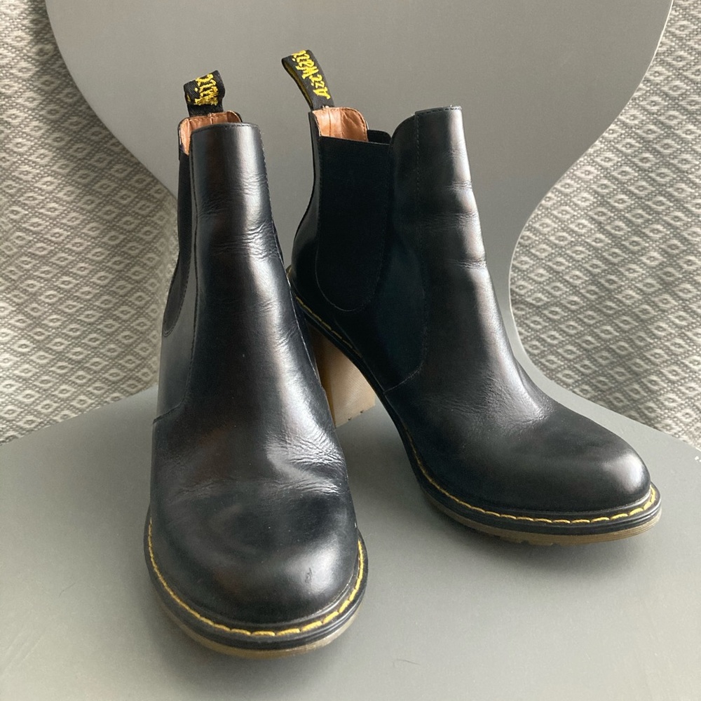 EUC Dr Martens High Heeled Chelsea Boot